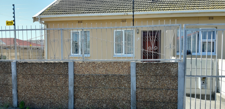 To Let 1 Bedroom Property for Rent in Rylands Western Cape